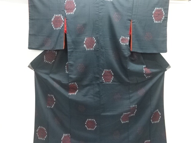 JAPANESE KIMONO / ANTIQUE OMESHI KIMONO / TAISHO ROMAN STYLE / SILK / WOVEN ARROW FEATHER KASURI